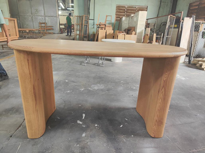 Bàn làm việc gỗ nguyên khối