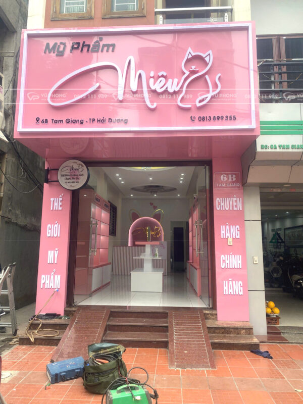 Thi công nội thất cửa hàng mỹ phẩm