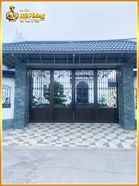 Cổng sắt mỹ thuật nhà ở