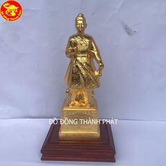 Tượng Trần Quốc Tuấn