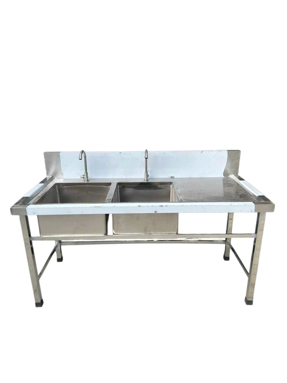 Chậu rửa đôi có bàn chờ