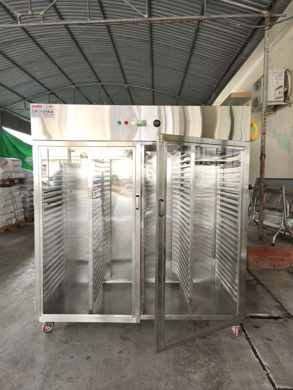 Tủ giữ nóng khay phần cơm công nghiệp