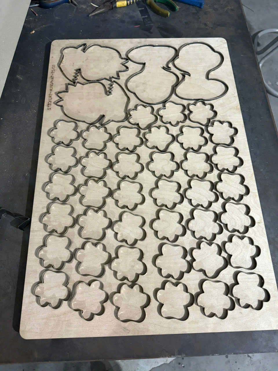 Khuôn bế CNC laser - Khuôn Bế AZ Solution - Công Ty Cổ Phần AZ Solution Hà Nội