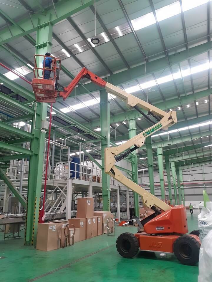 Xe nâng người boom-lift chạy điện