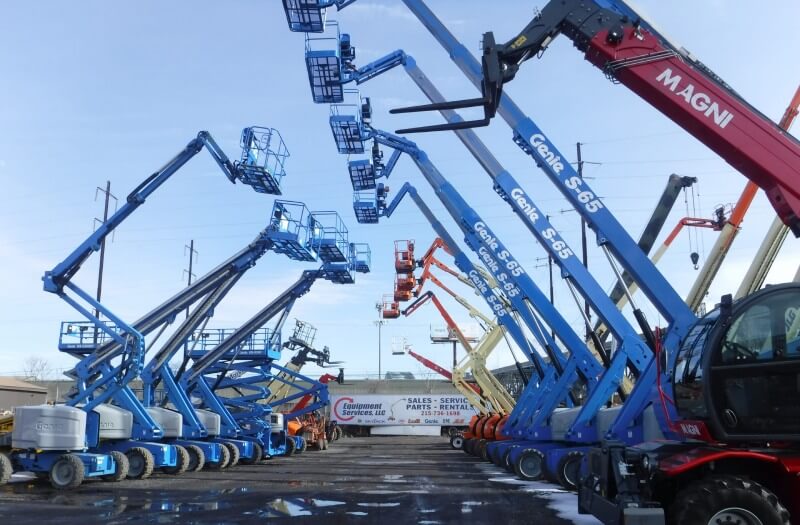 Xe nâng người cũ