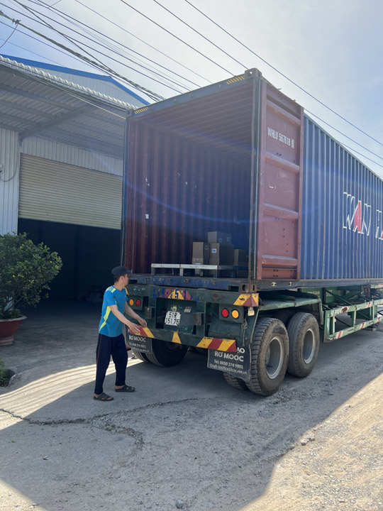 Hình ảnh xưởng sản xuất sản phẩm thủ công từ lục bình công ty Vàm Cỏ