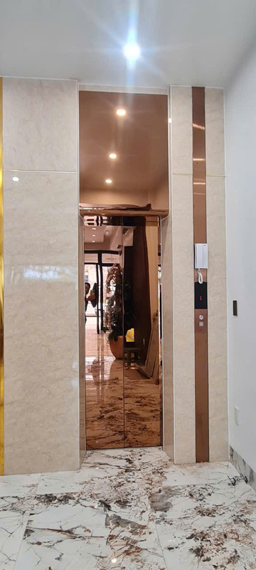 Thang máy tải khách