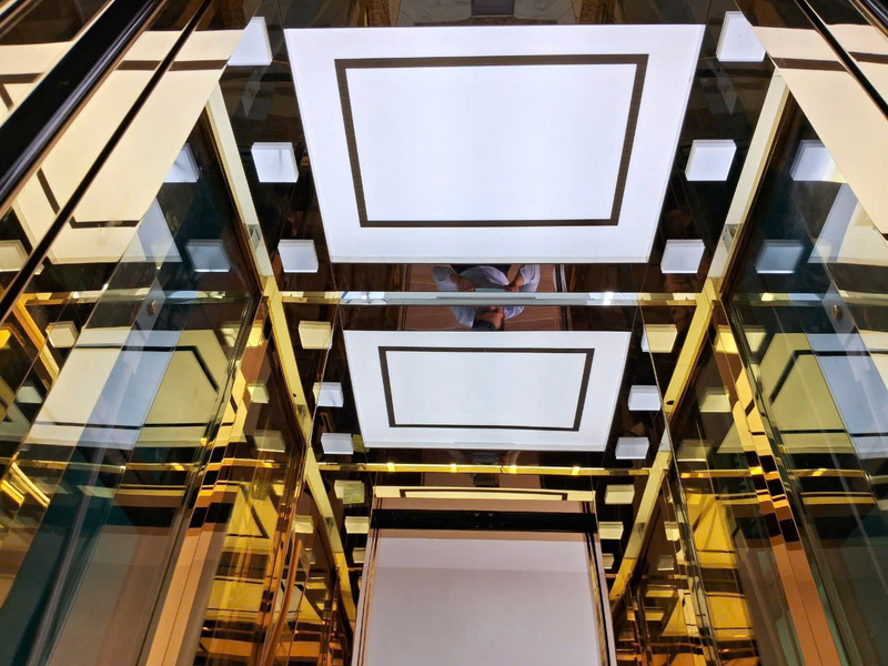 Thang máy tải khách