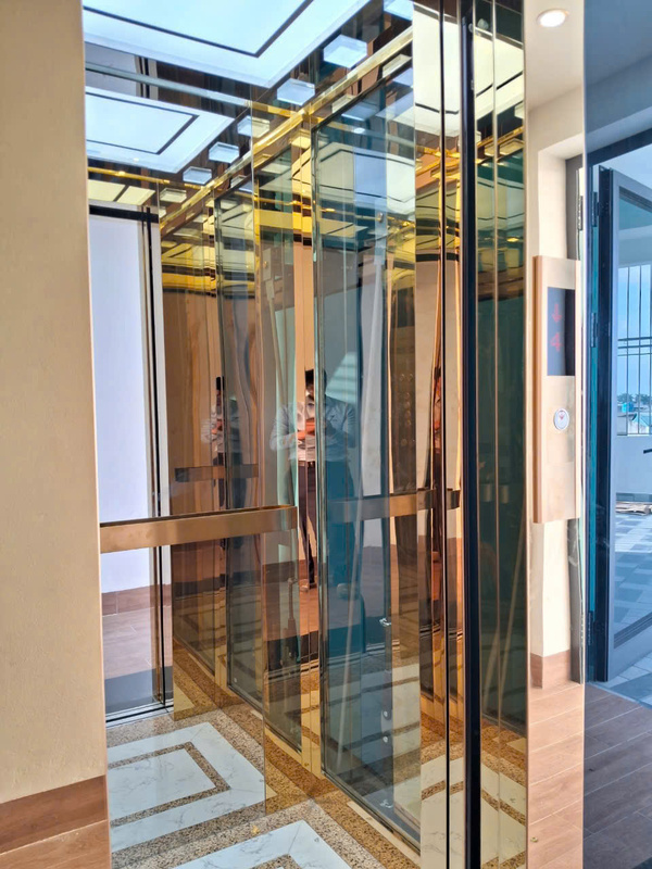 Thang máy tải khách