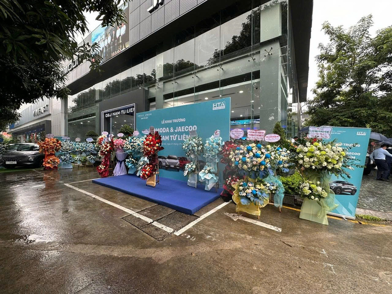 Thi công cửa và vách kính cho hệ thống Showroom ô tô OMODA