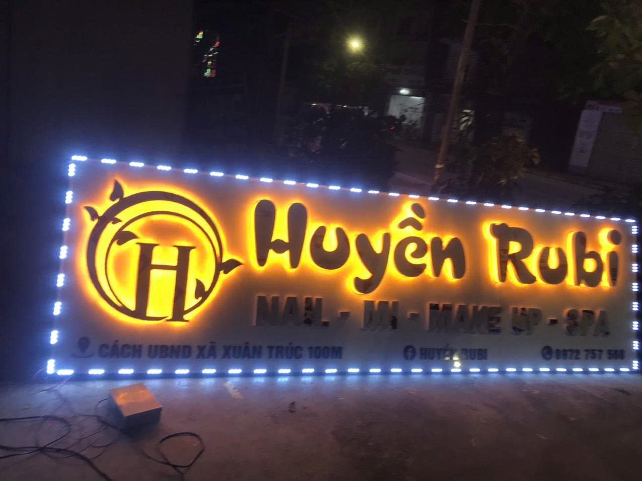 Bảng hiệu quảng cáo