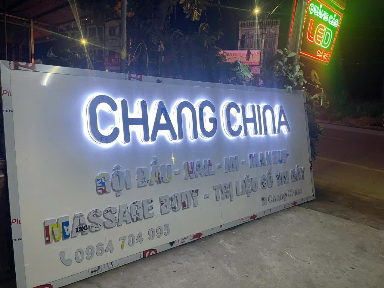 Bảng hiệu quảng cáo