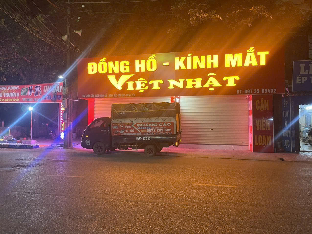 Bảng hiệu quảng cáo