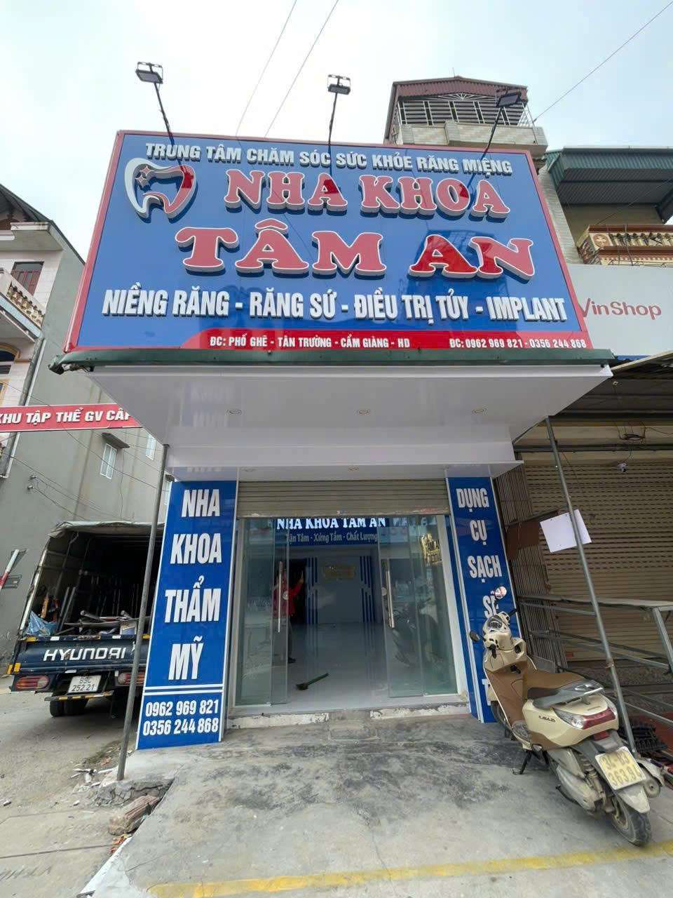 Bảng hiệu quảng cáo