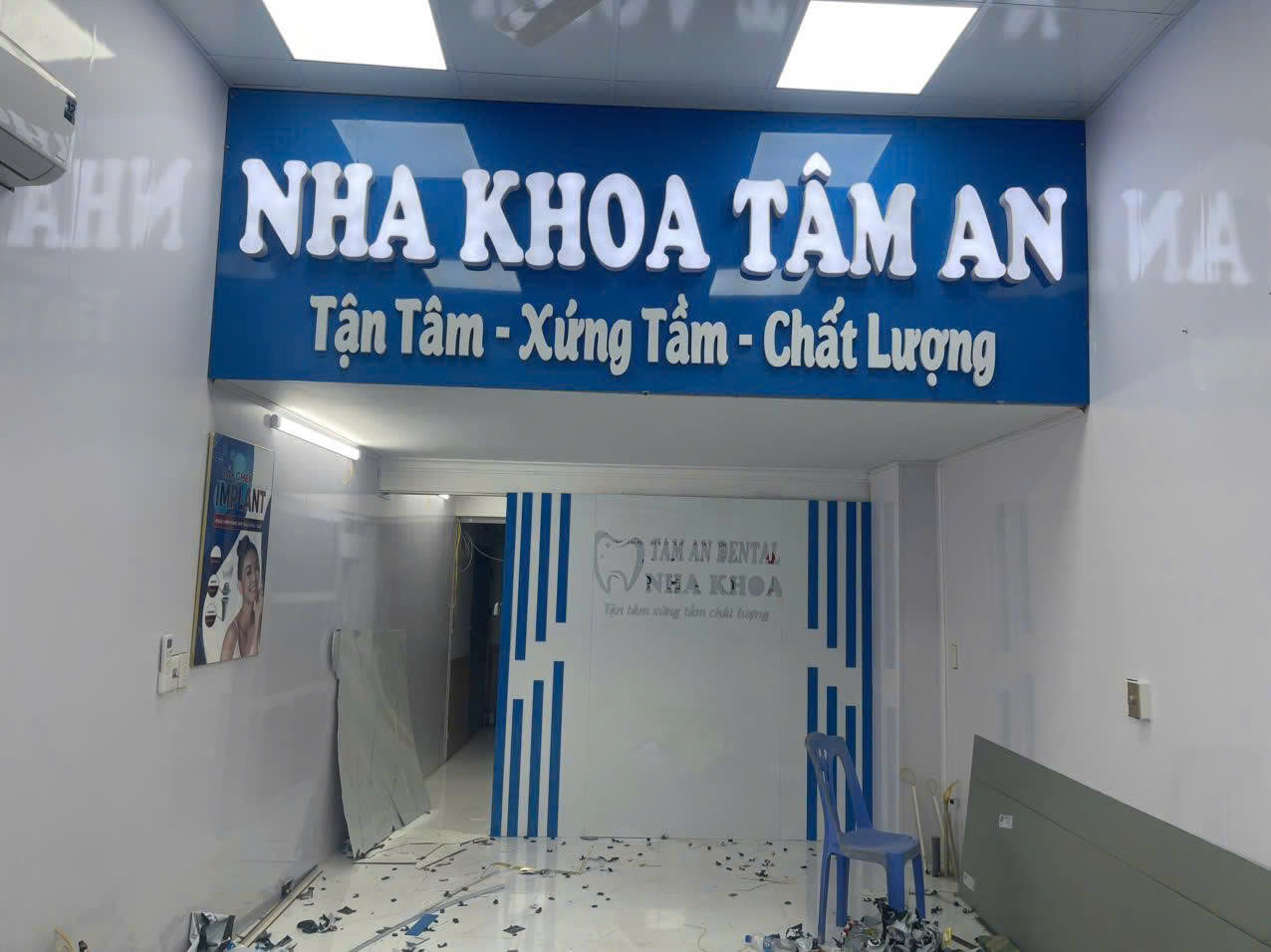 Bảng hiệu quảng cáo