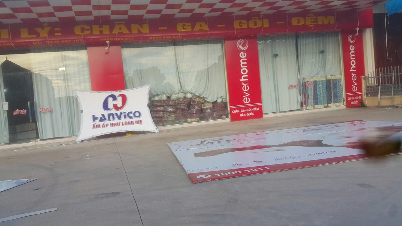 Bảng hiệu quảng cáo