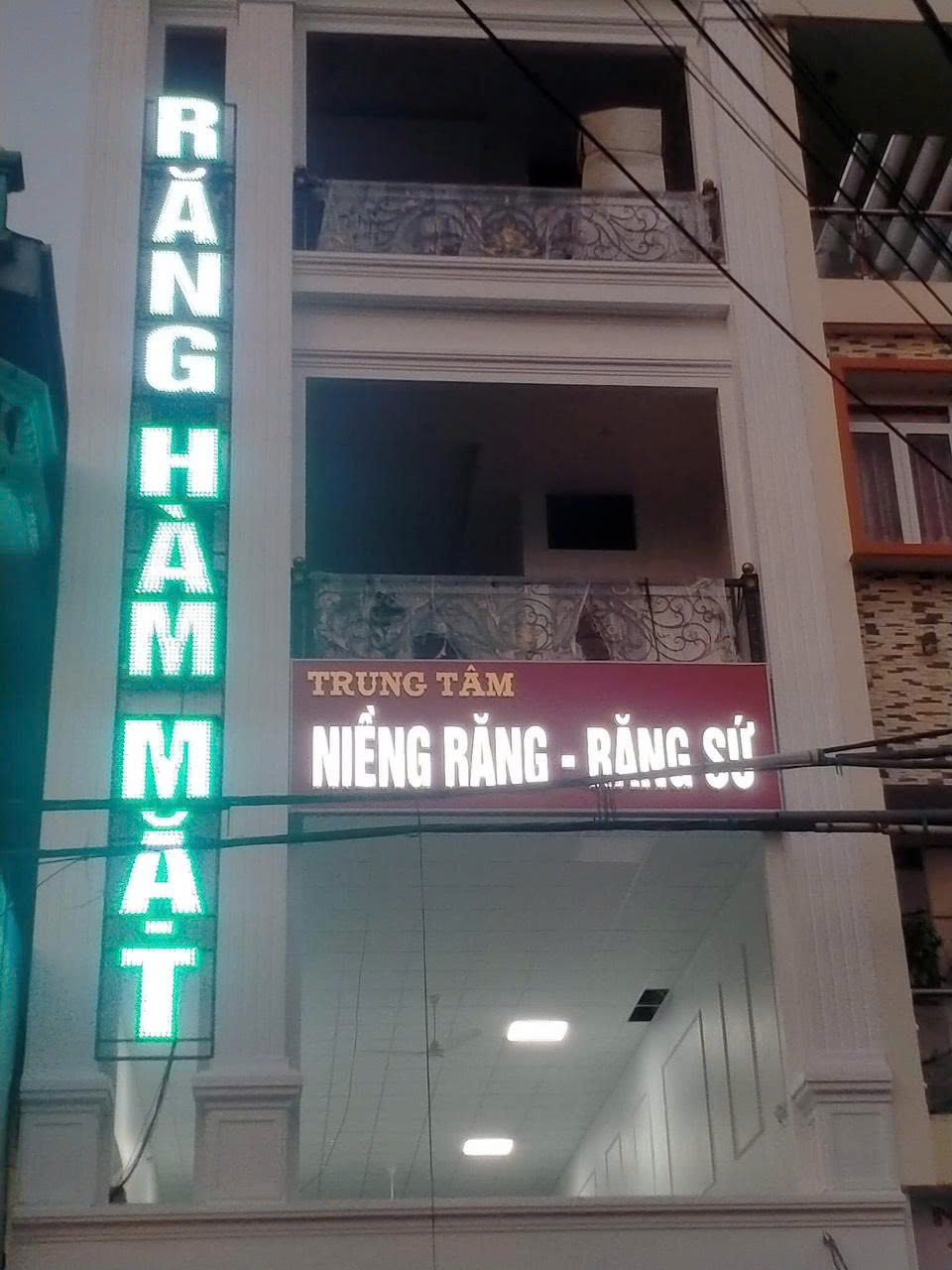 Bảng hiệu quảng cáo