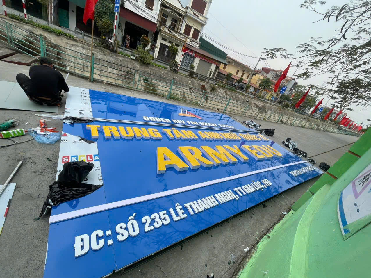 Thi công bảng hiệu quảng cáo