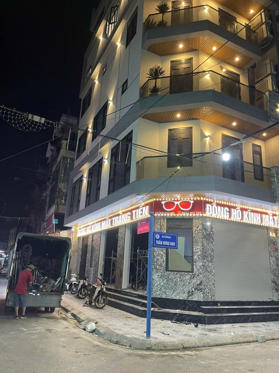 Thi công bảng hiệu quảng cáo