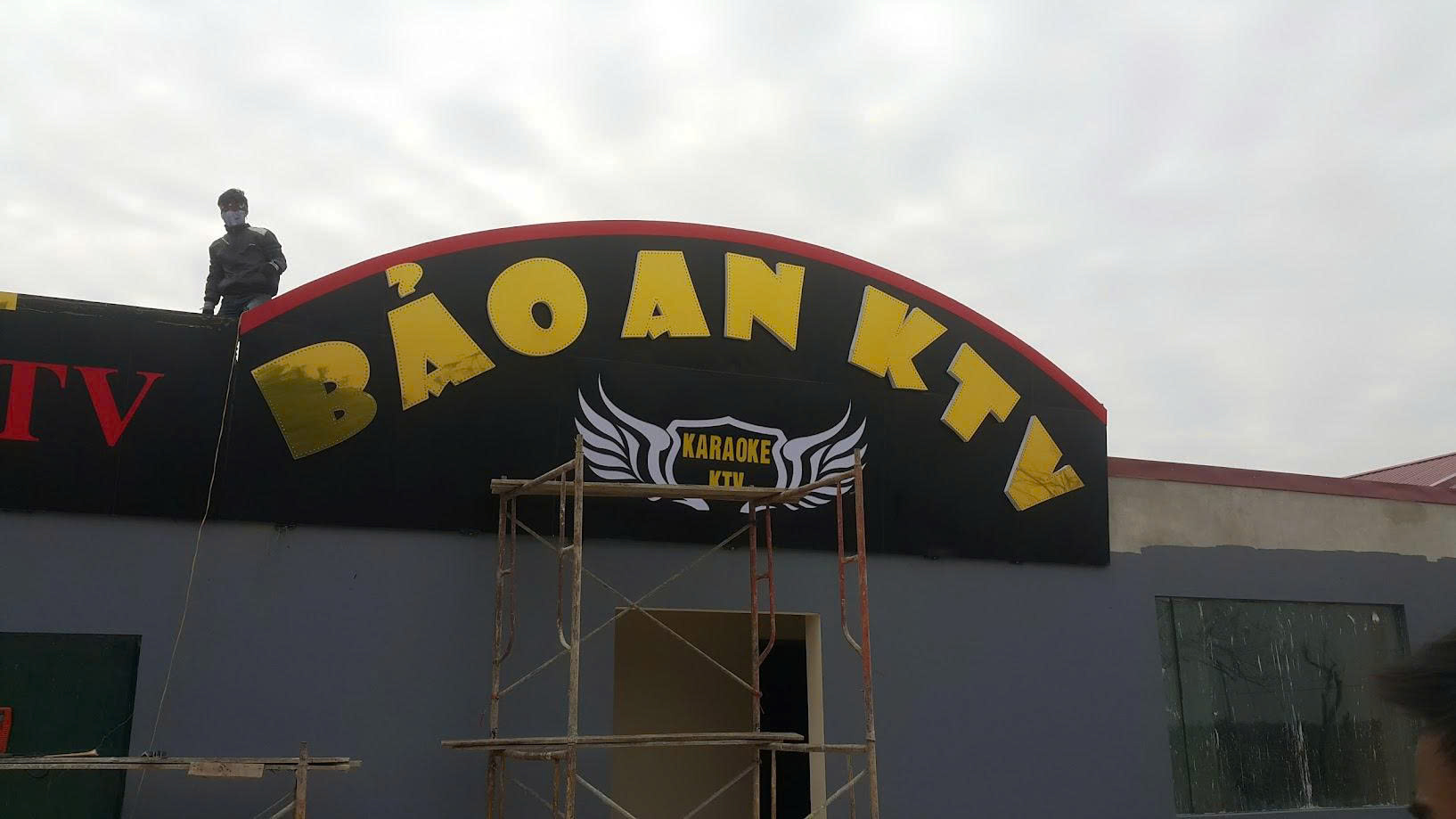 Thi công bảng hiệu quảng cáo