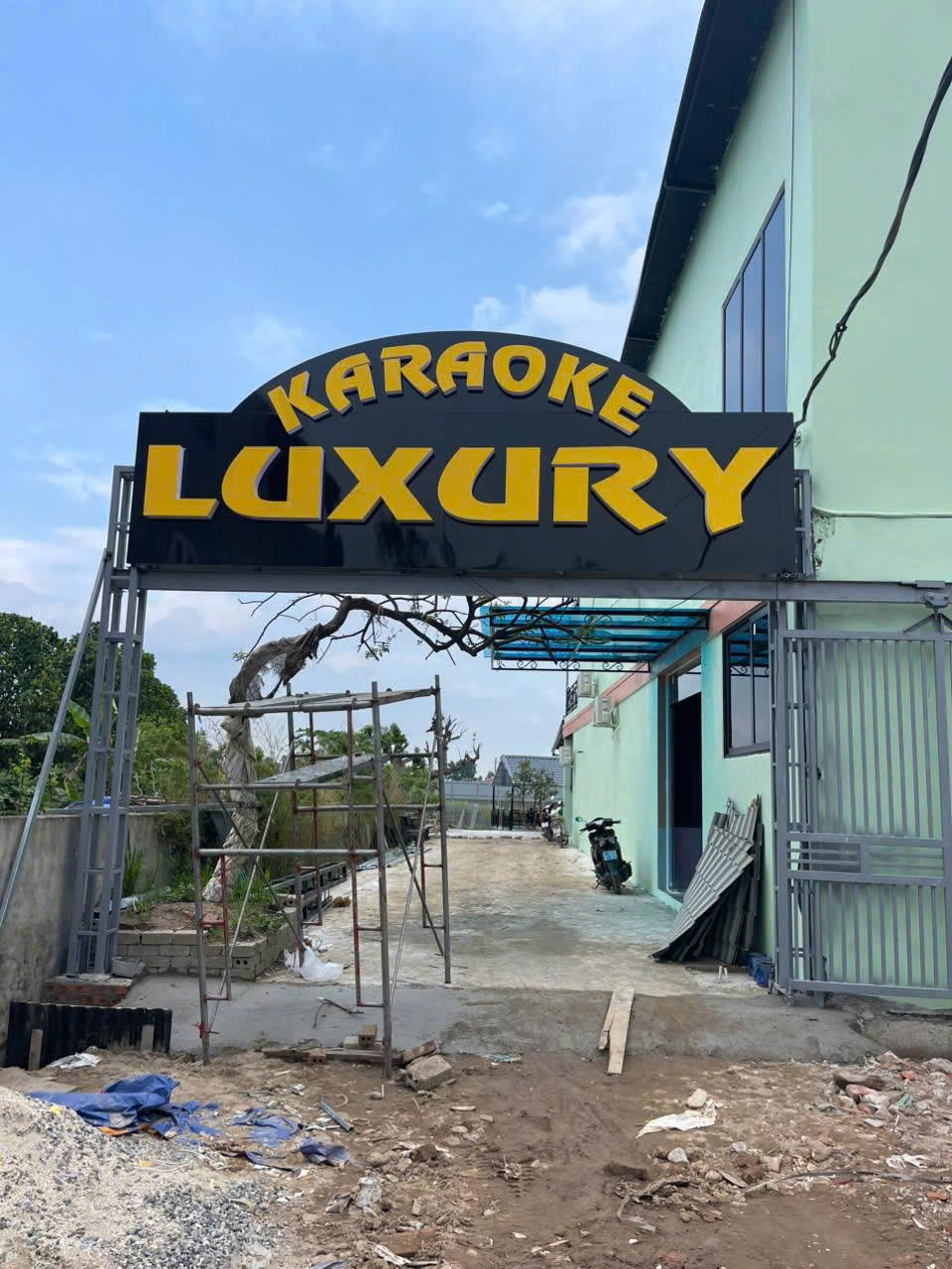 Thi công bảng hiệu quảng cáo