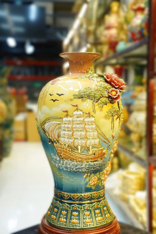 Bình hút tài lộc đắp nổi vẽ vàng