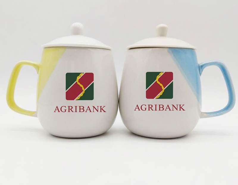 Ca sứ có nắp quai vuông sáng tạo