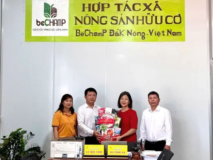 Liên Minh HTX Tỉnh Lâm Đồng đến thăm, chúc Tết beCHAMP