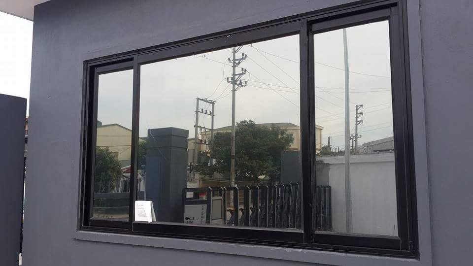 Giấy dán kính một chiều