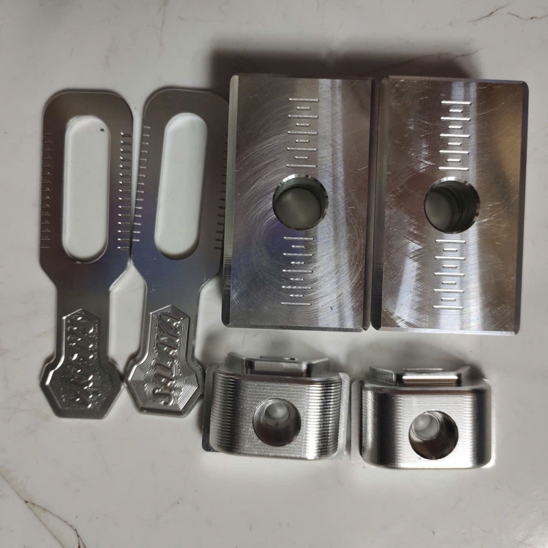 Pat tăng sên nhôm CNC