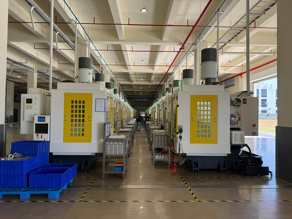 Máy gia công trung tâm CNC - 90 máy