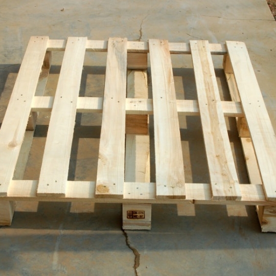 Pallet gỗ thông