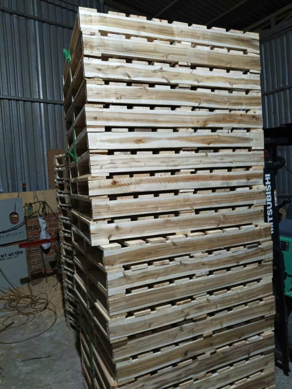 Pallet gỗ
