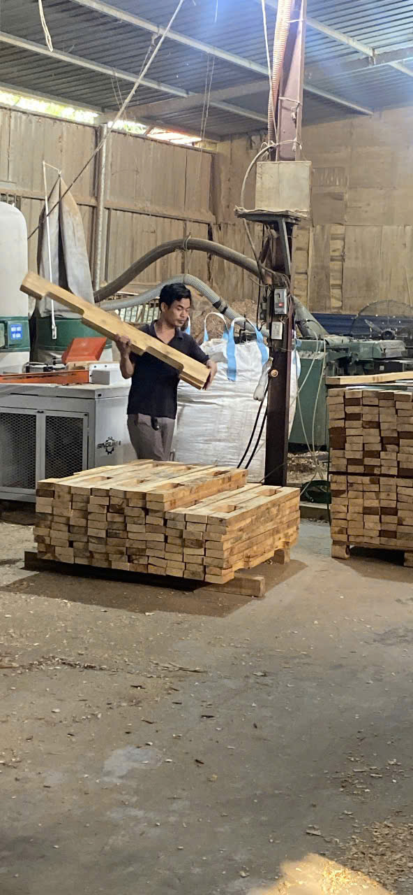Pallet gỗ