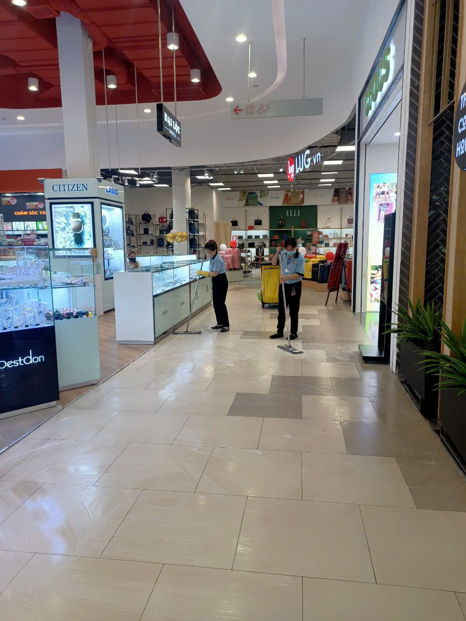 Dịch vụ vệ sinh siêu thị