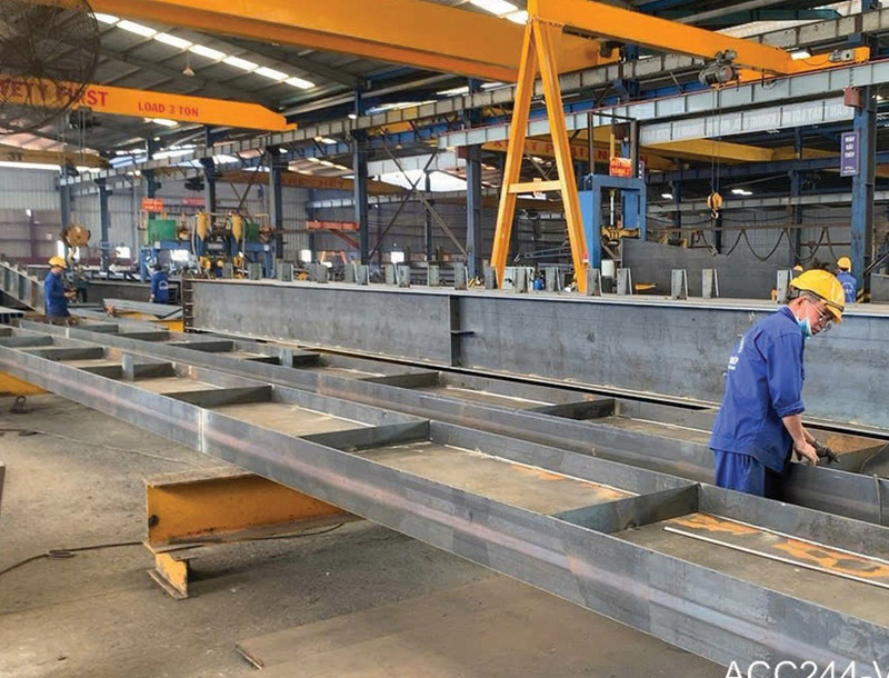 Kiểm tra mẫu sơn tại nhà máy