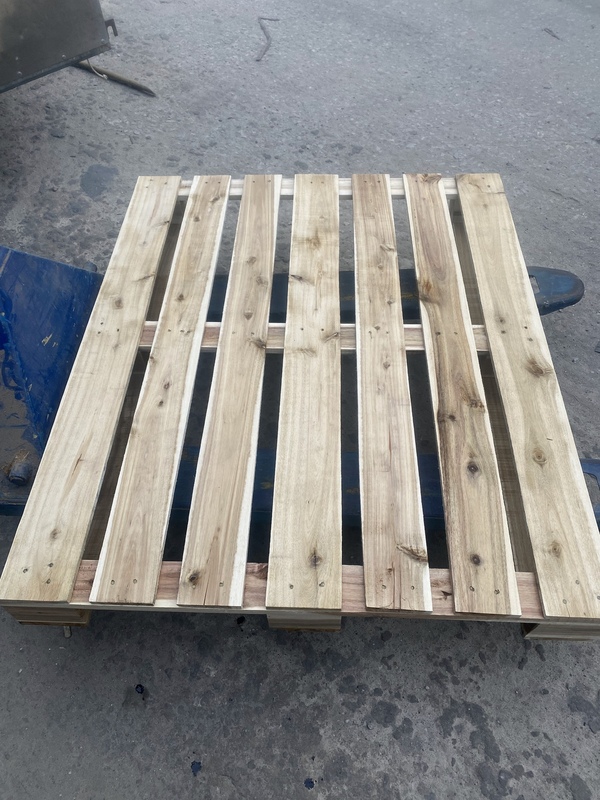 Pallet gỗ