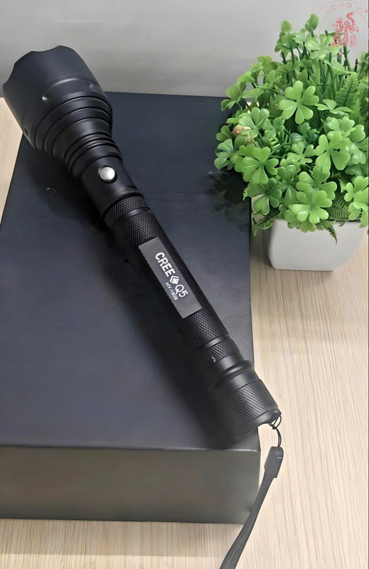 Đèn pin sạc cầm tay