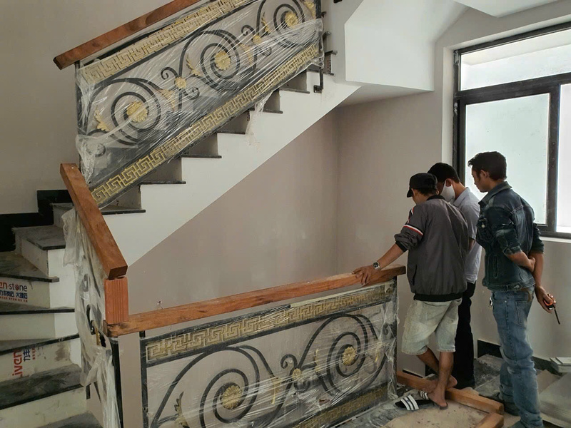 Thi công cầu thang sắt