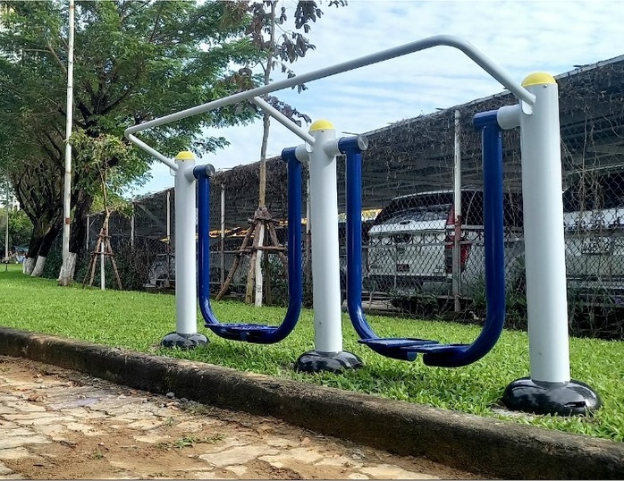 Máy đạp chân trên không đôi