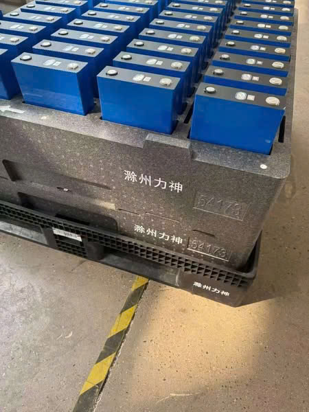Pin lithium