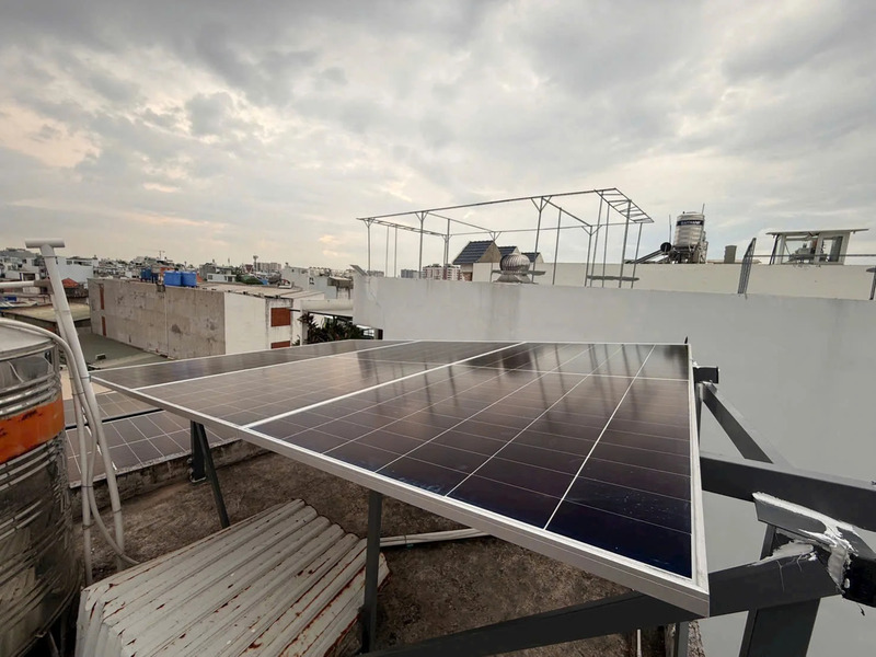 Lắp điện mặt trời Hybrid lưu trữ 9.6kWp Gò Vấp, cửa hàng cá cảnh Tiger Aqua