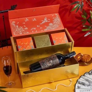 Hộp Rượu In Hình Con Hạt Kèm Bánh