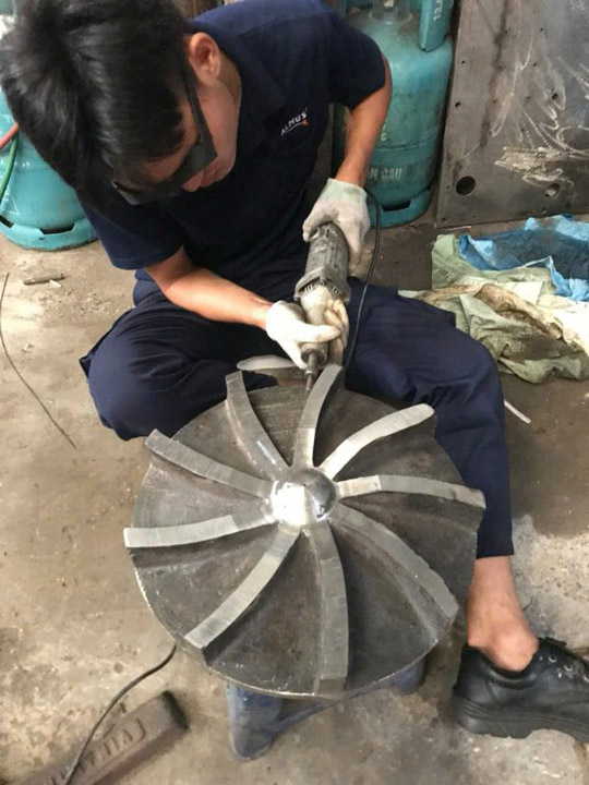 Bơm, cánh bơm ly tâm, cánh bơm xi