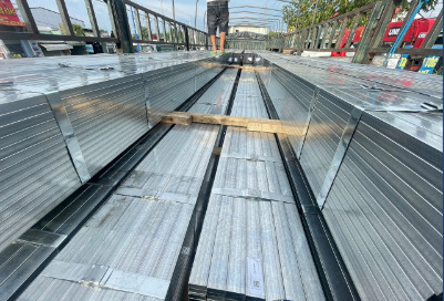 Hình ảnh vận chuyển Hương Giang Steel