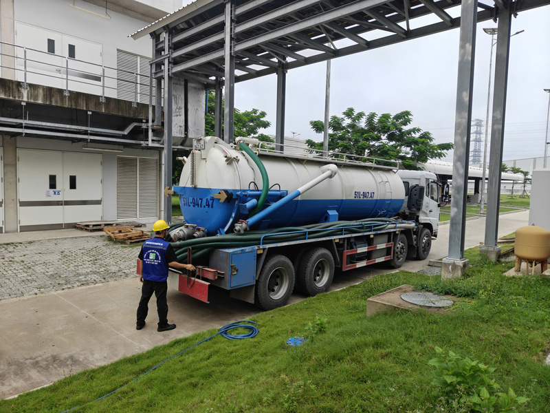 Hút hầm cầu, bể mỡ nước thải