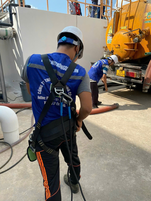 Thu gom bùn thải, thông súc rửa áp lực