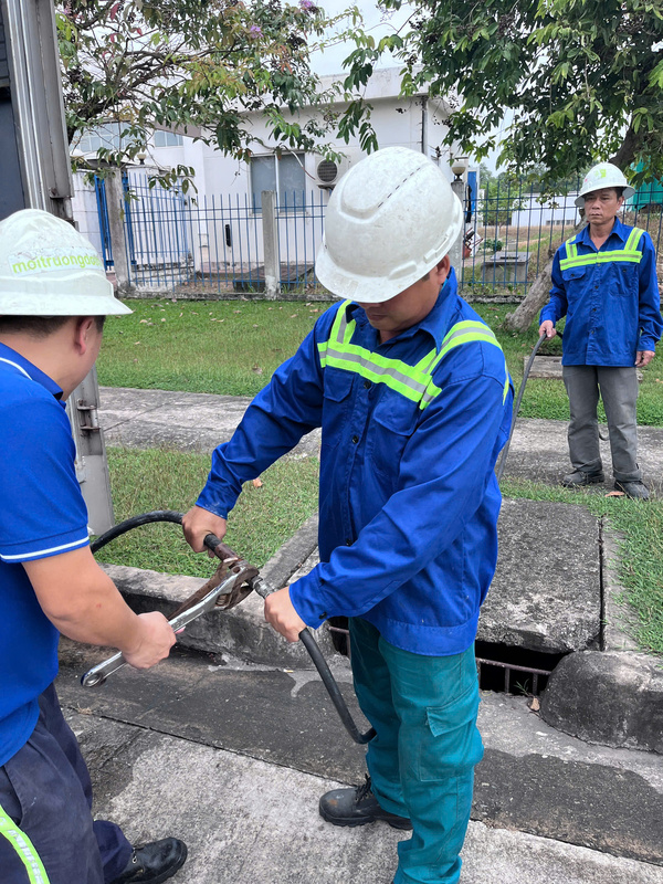 Thu gom bùn thải, thông súc rửa áp lực