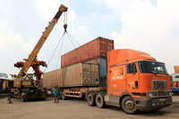 Vận tải hàng hóa bằng xe container