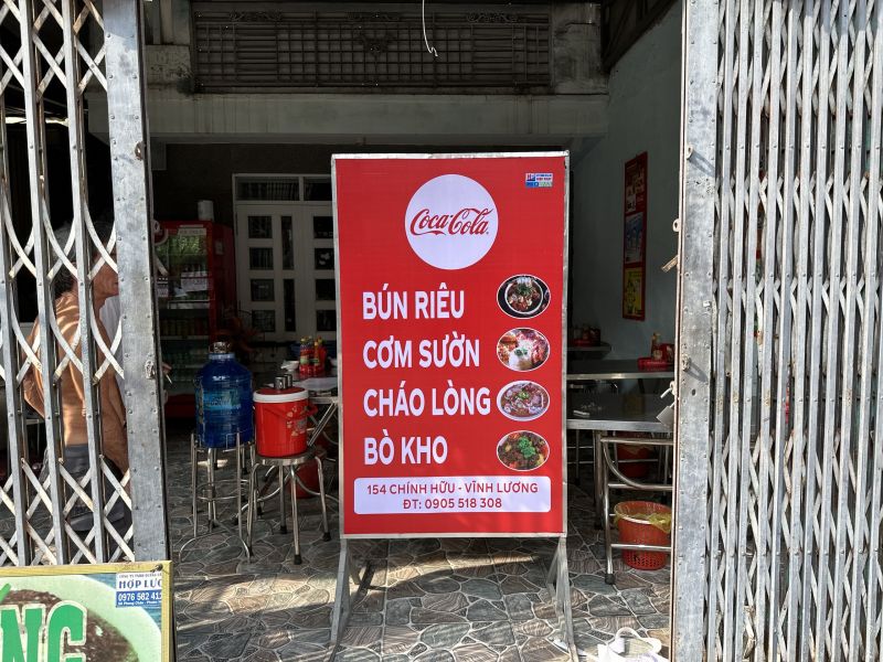 Thi công bảng chân đứng